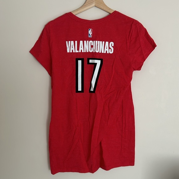 Toronto Raptors Retro Valanciunas T-Shirt - Picture 4 of 5